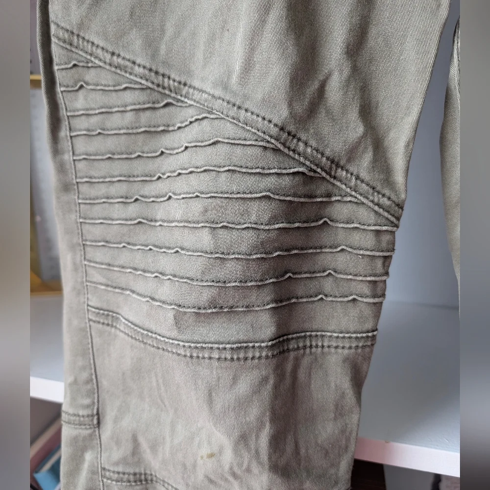 Abercrombie & Fitch Women's Low Rise Skinny Capris Moto Size Size 31 Grunge - Picture 5 of 16